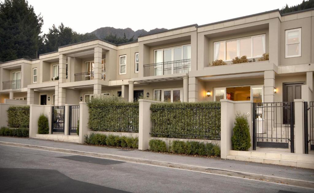 Esplanade Queenstown By Staysouth Exterior photo